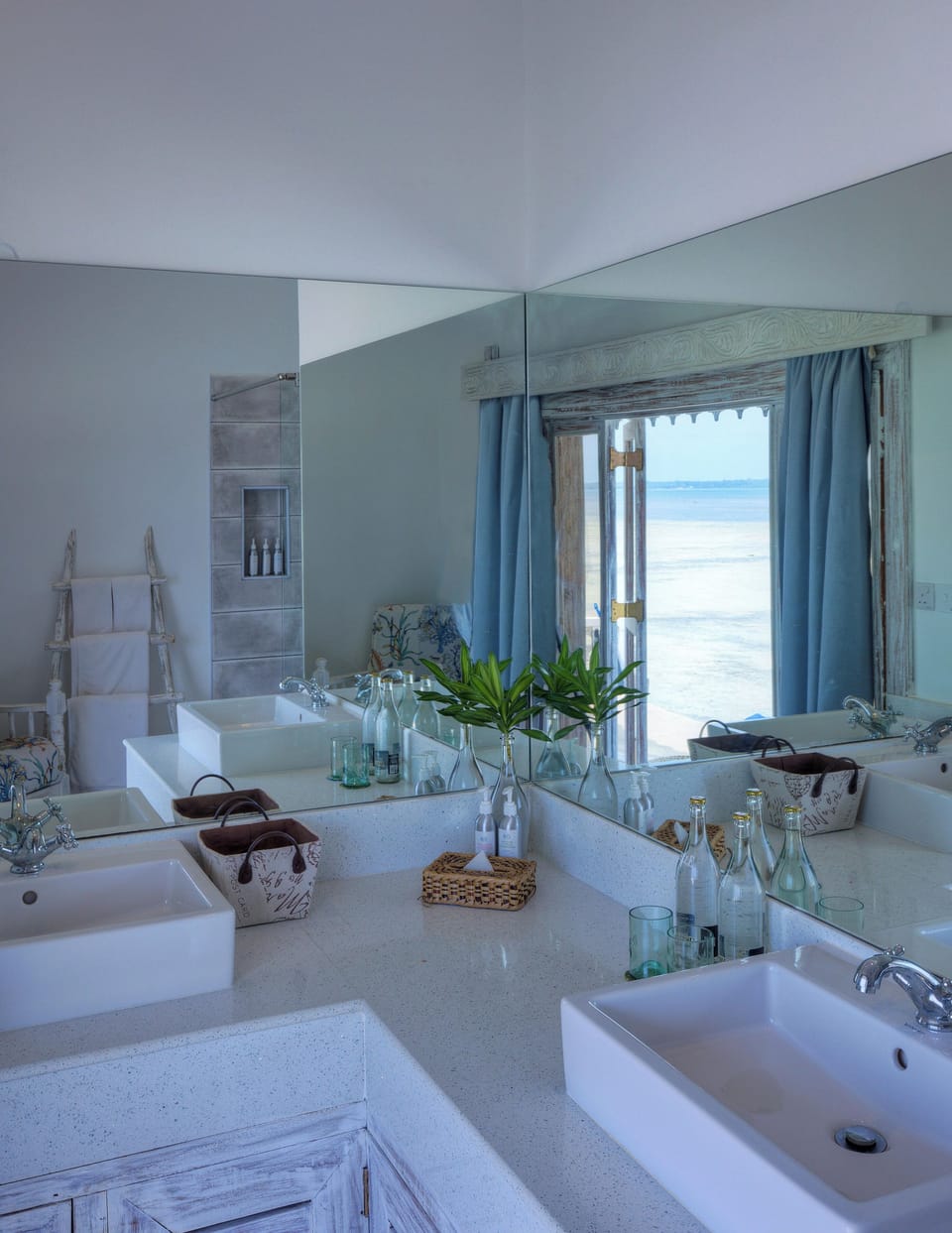 Overwater Suite | Bathroom | Shower, free toiletries, hair dryer, bathrobes