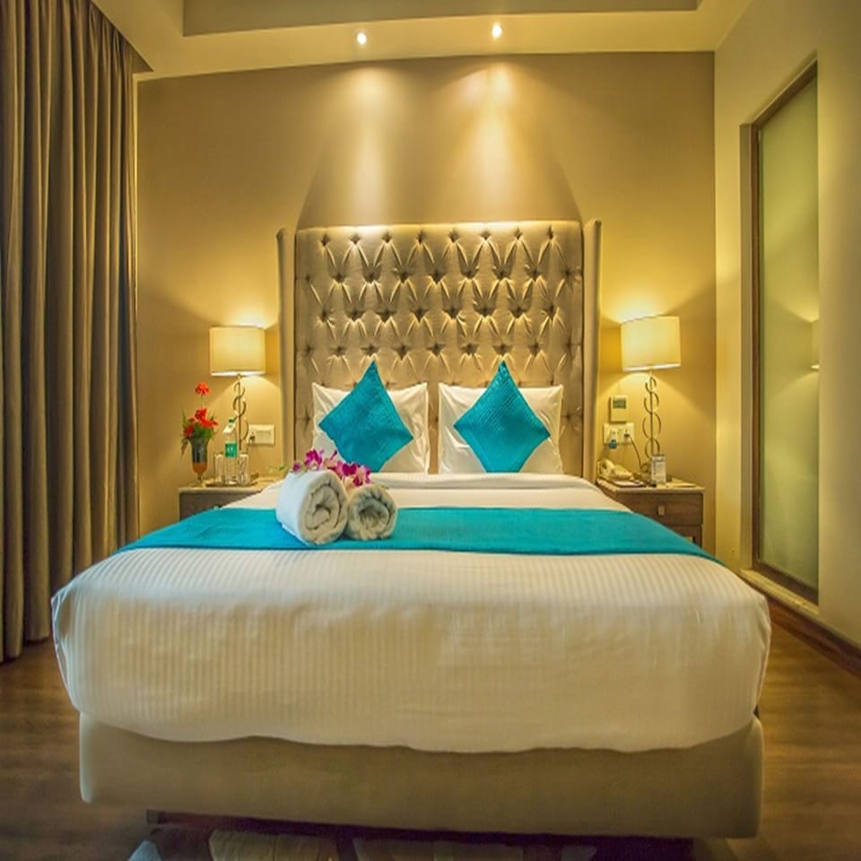 Premium bedding, minibar, in-room safe, desk