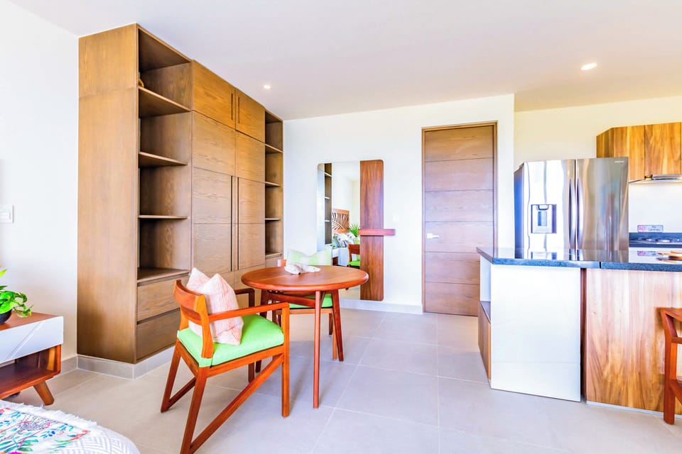 Comfort Studio, 1 King Bed, Balcony | Individually furnished, laptop workspace, iron/ironing board, free WiFi