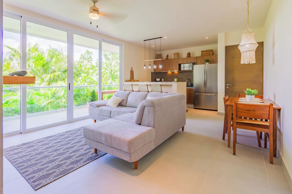 Comfort Apartment, 3 Bedrooms, Balcony | Living area