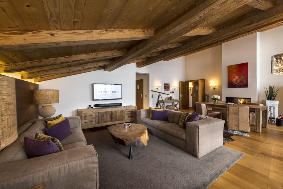 Suite (Master) | Living area | Books, video library