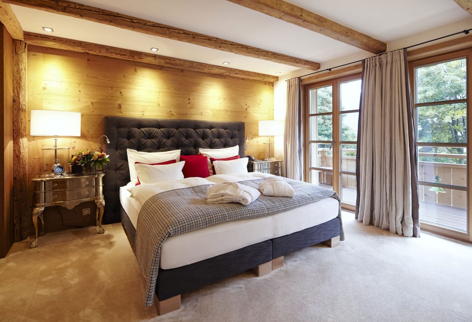 Premium bedding, down comforters, free minibar, in-room safe