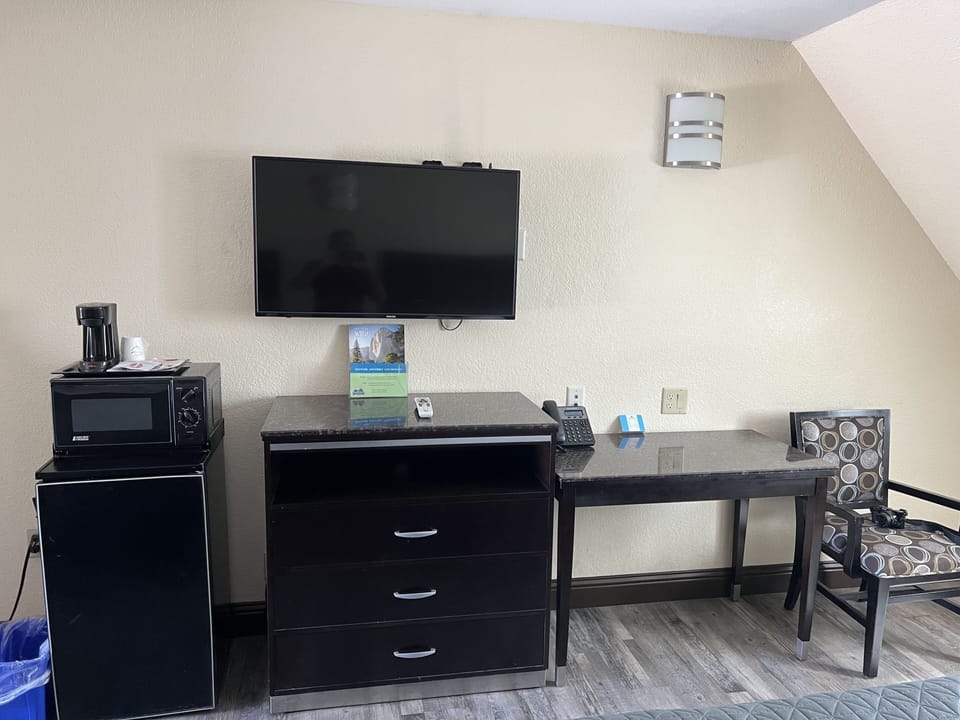 Desk, soundproofing, iron/ironing board, free WiFi