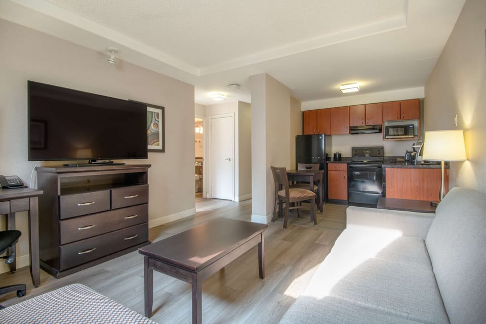 Suite, 1 King Bed with Sofa bed | Private kitchenette | Full-size fridge, microwave, oven, stovetop