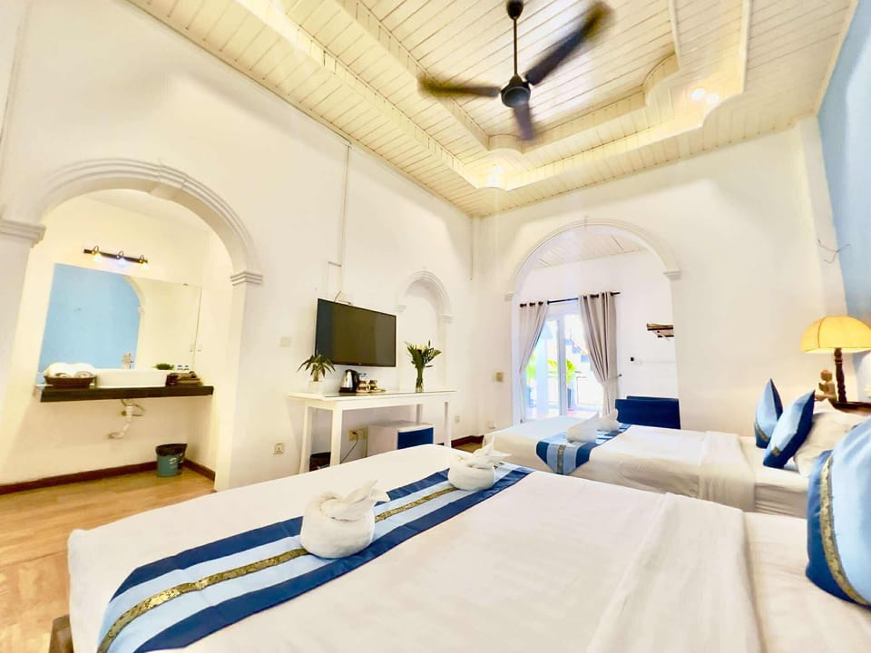 Family Suite | In-room safe, desk, free WiFi, bed sheets