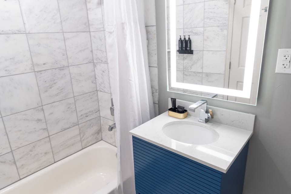 Shower, free toiletries, hair dryer, towels