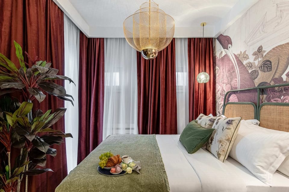 Holt - Birds of Paradise Apartment in Bucharest