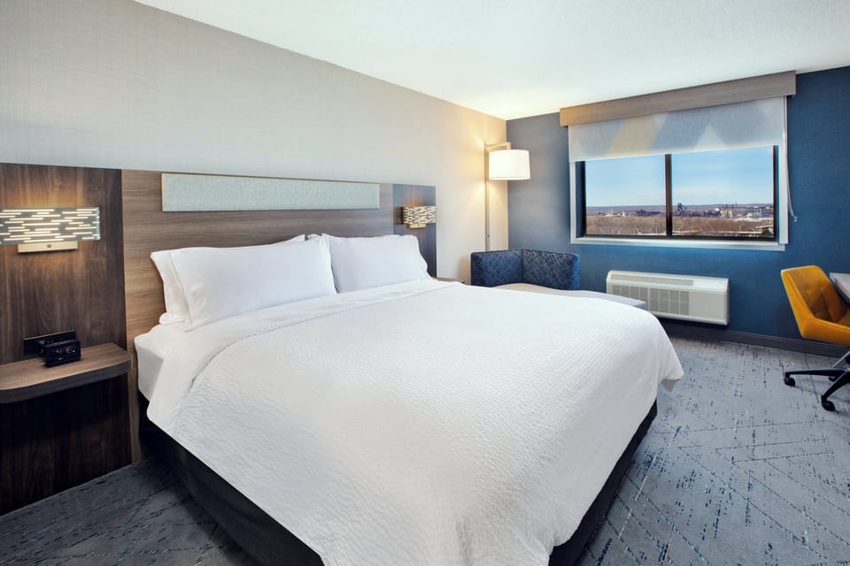 Standard Room, 1 King Bed, River View | 1 bedroom, hypo-allergenic bedding, desk, laptop workspace