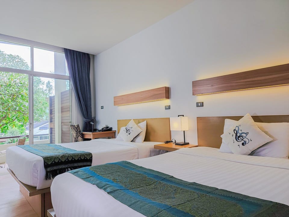 Deluxe Twin Room, Garden View | Minibar, in-room safe, individually decorated, individually furnished