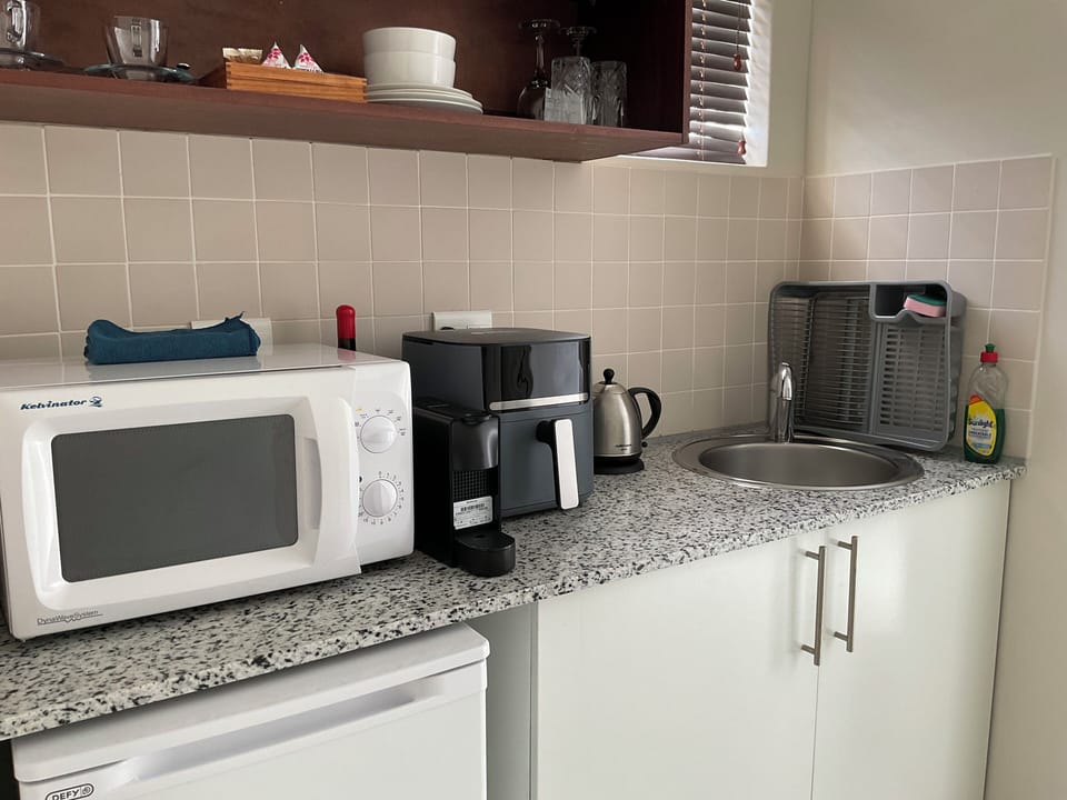 Fridge, coffee/tea maker, electric kettle