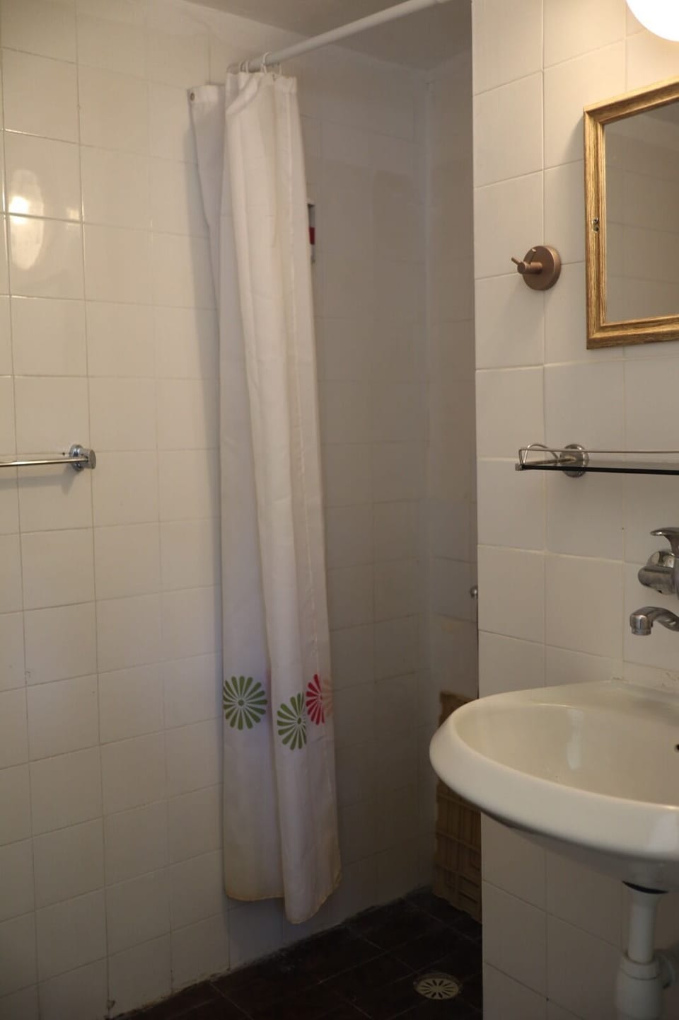Comfort Double or Twin Room | Bathroom | Shower, free toiletries, towels, soap