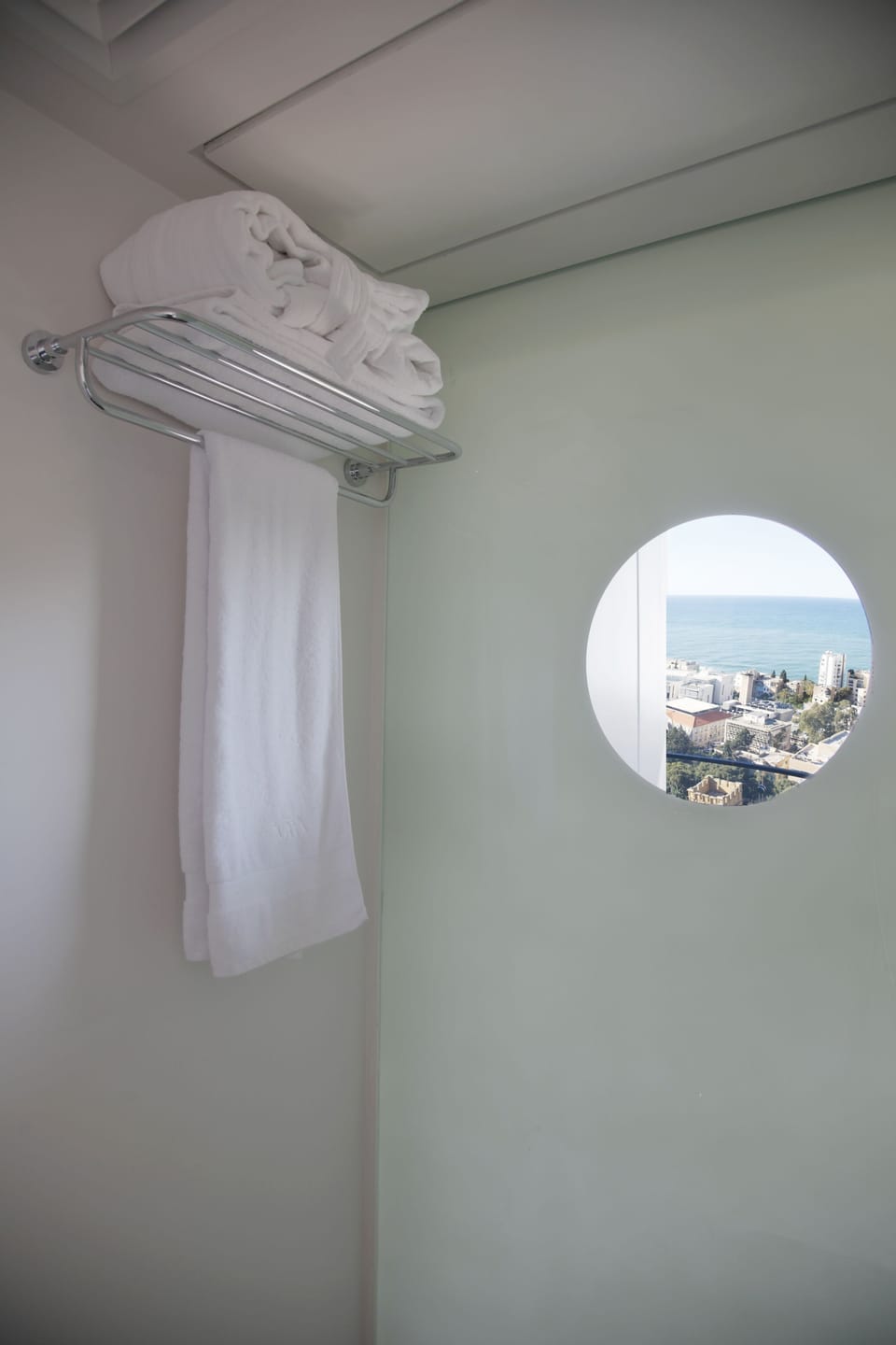 Deluxe Double Room, Sea View, Sea Facing | Bathroom | Rainfall showerhead, free toiletries, hair dryer, bathrobes
