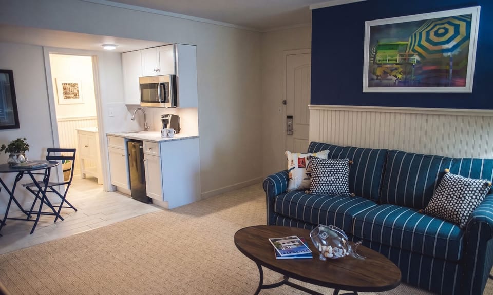 Studio Suite, 1 King Bed, Kitchenette | Premium bedding, desk, laptop workspace, iron/ironing board