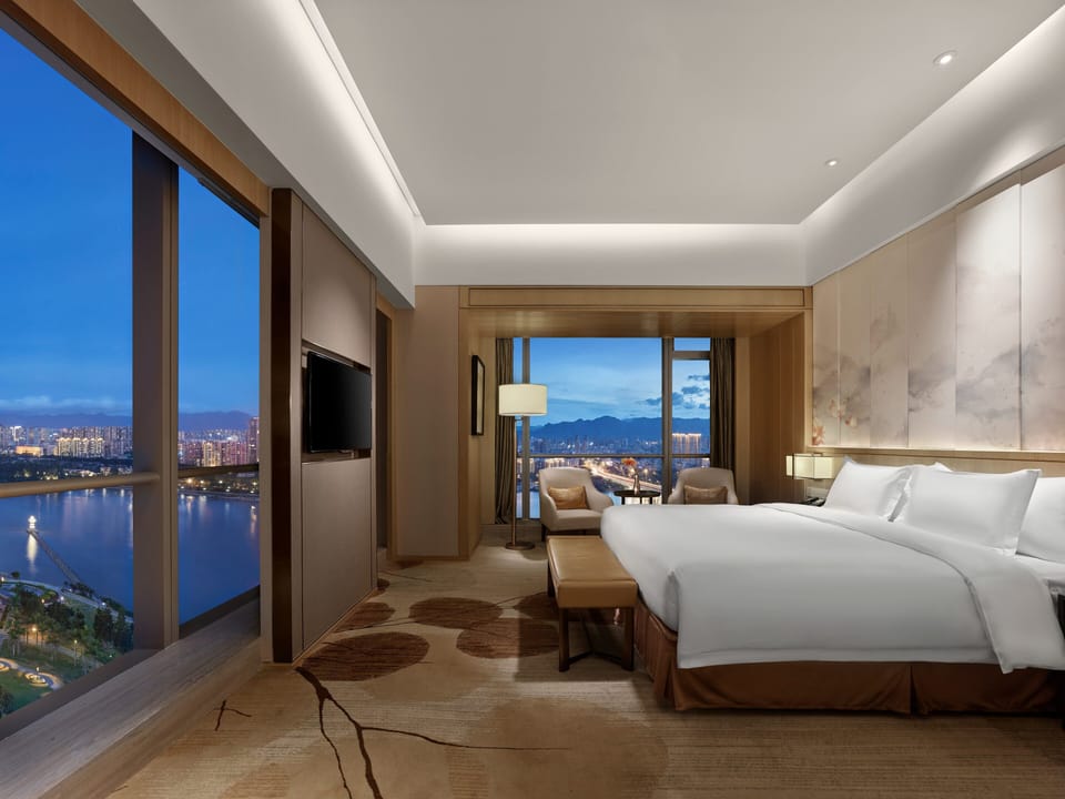 Suite, 1 Bedroom, Club Lounge Access, River View (Club Lounge Access) | In-room safe, desk, laptop workspace, blackout drapes