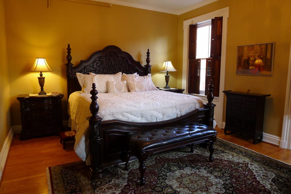 Room (The Longstreet) | Premium bedding, iron/ironing board, free WiFi