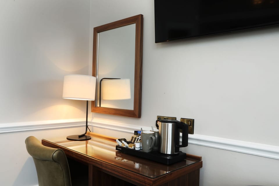 Cosy Double Room | Individually decorated, individually furnished, desk, laptop workspace