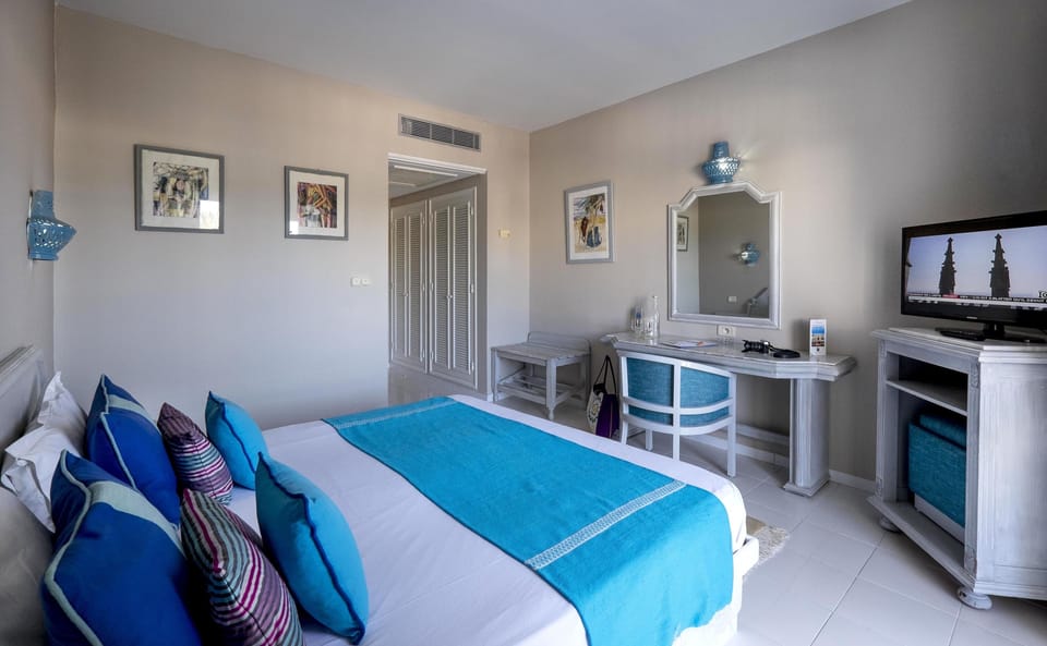 WiFi (free), alarm clocks, bed sheets