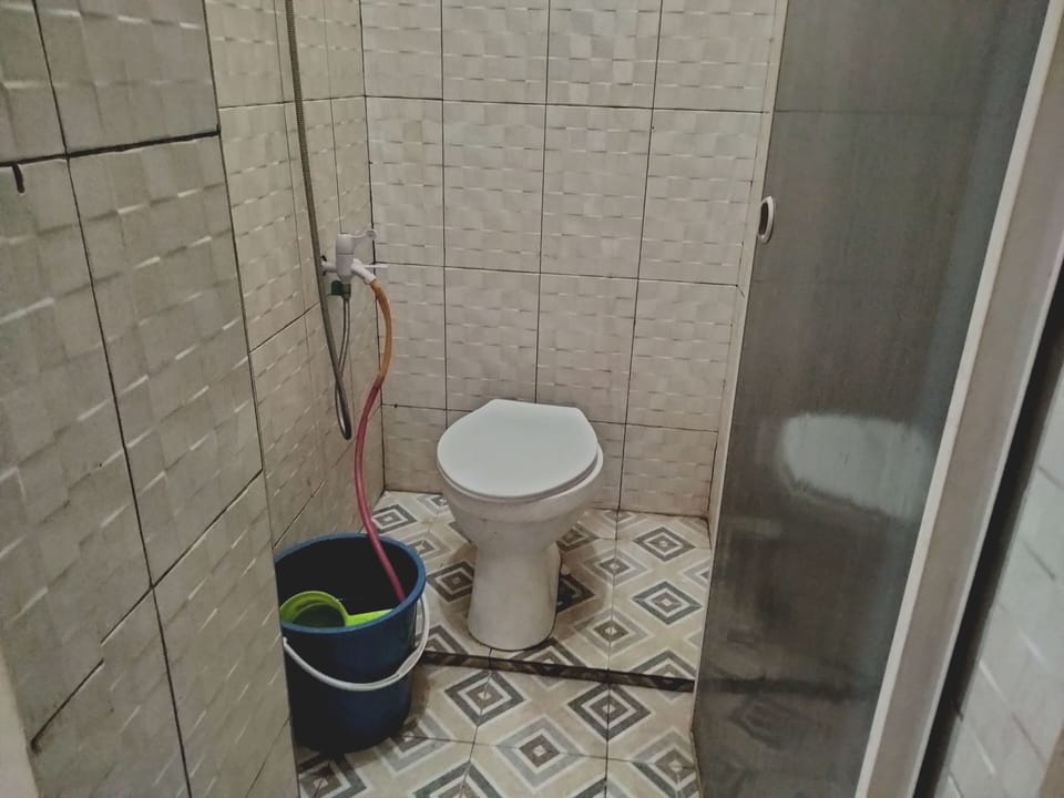 Deluxe Double Room | Bathroom | Shower, towels