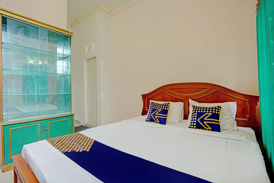 Comfort Double Room | Laptop workspace, free WiFi, bed sheets