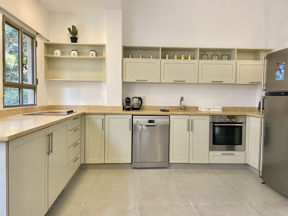 Apartment, 2 Bedrooms, Balcony | Private kitchen | Fridge, microwave, oven, stovetop