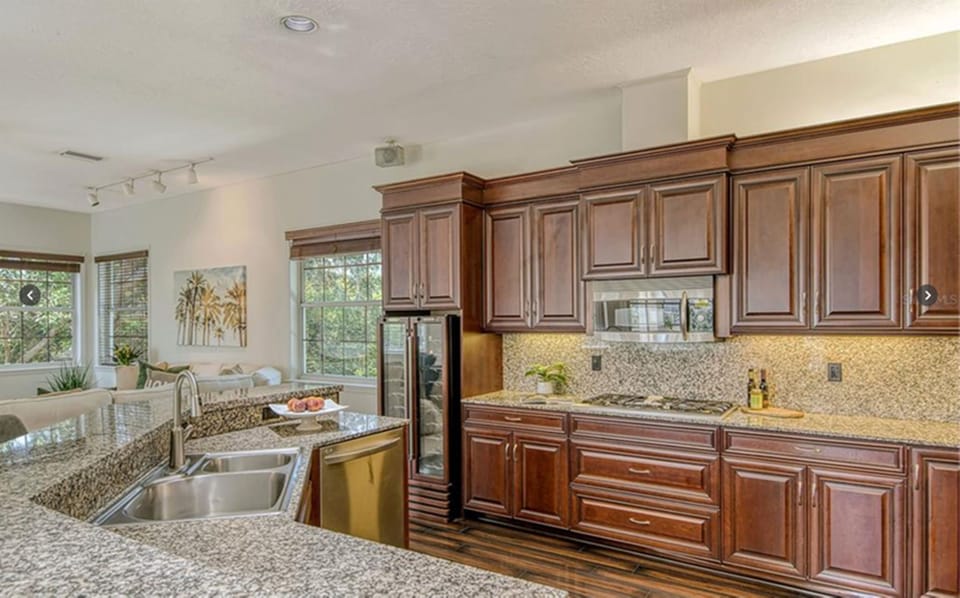 Comfort Villa | Private kitchen | Coffee/tea maker, full-size fridge, microwave, oven