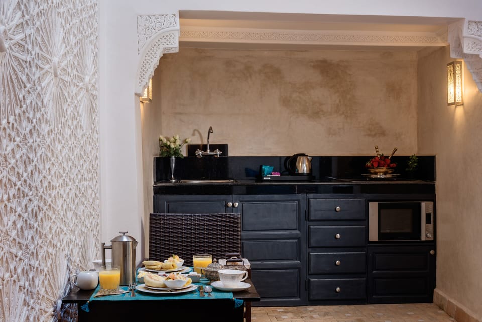 Family Suite | Minibar, in-room safe, individually furnished, desk