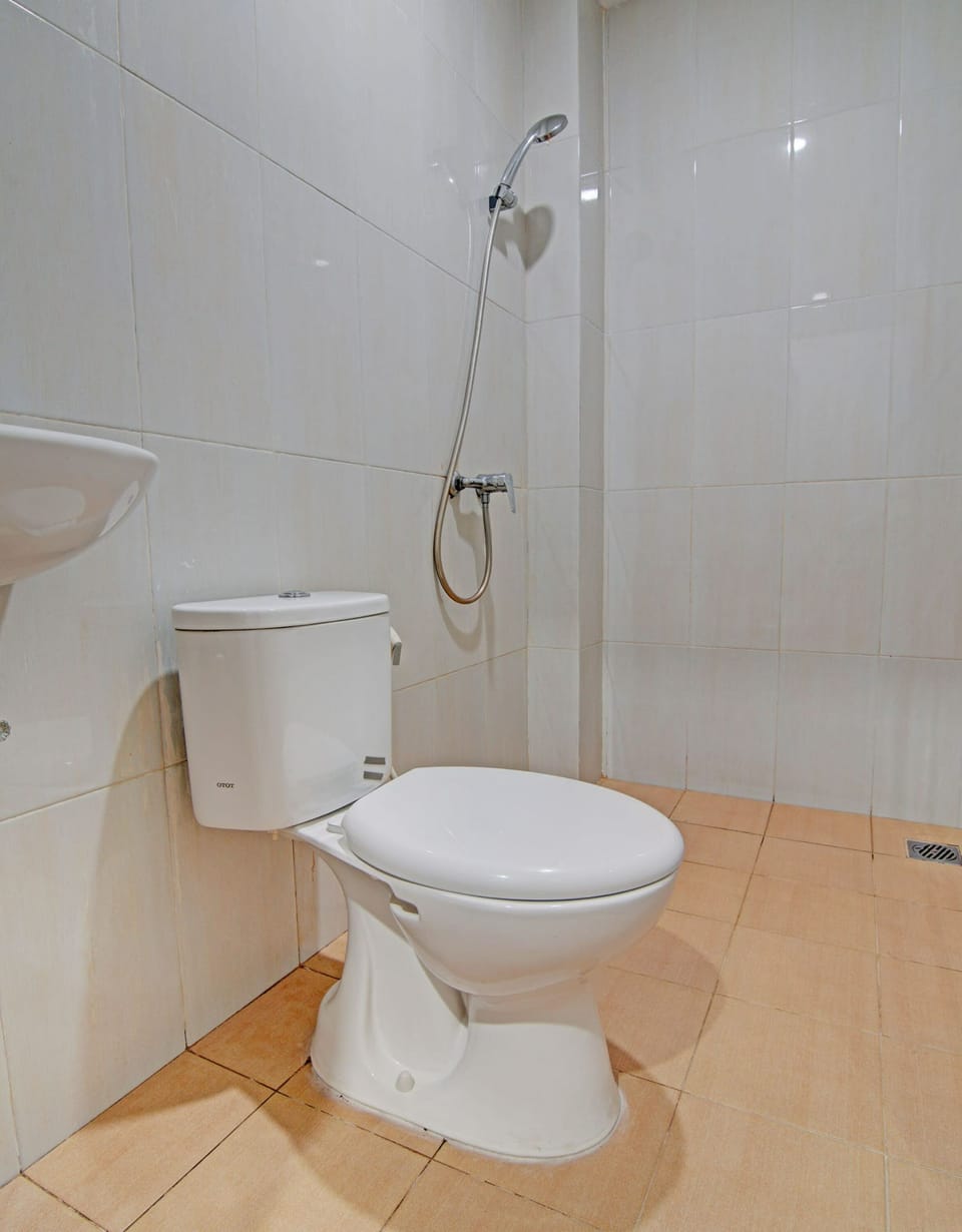 Standard Twin Room | Bathroom | Shower, soap