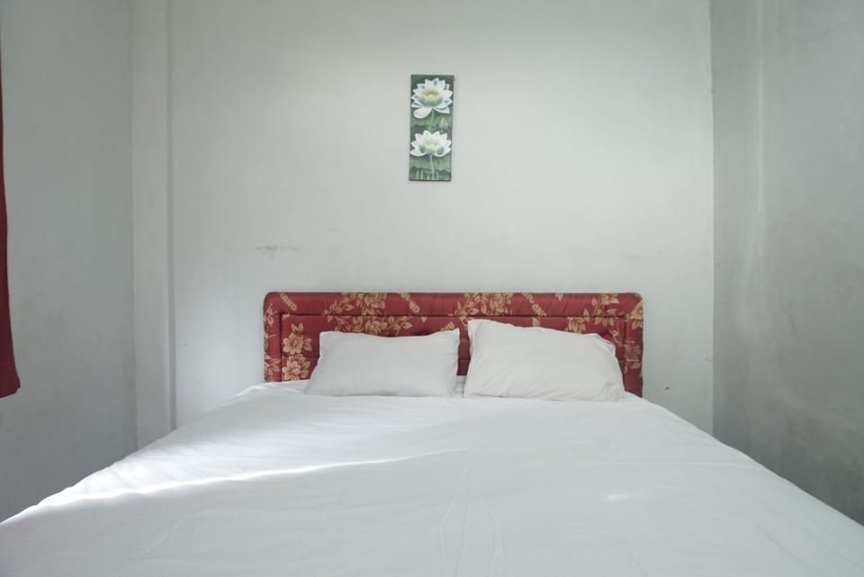 Economy Double Room | Desk, WiFi (free), bed sheets