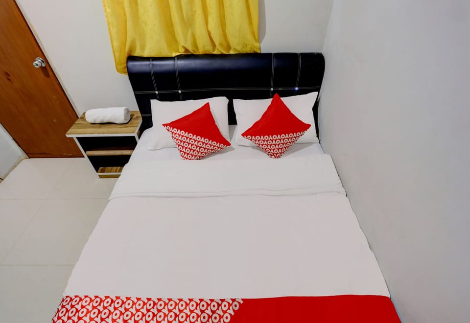 Standard Double Room | Laptop workspace, WiFi (free), bed sheets