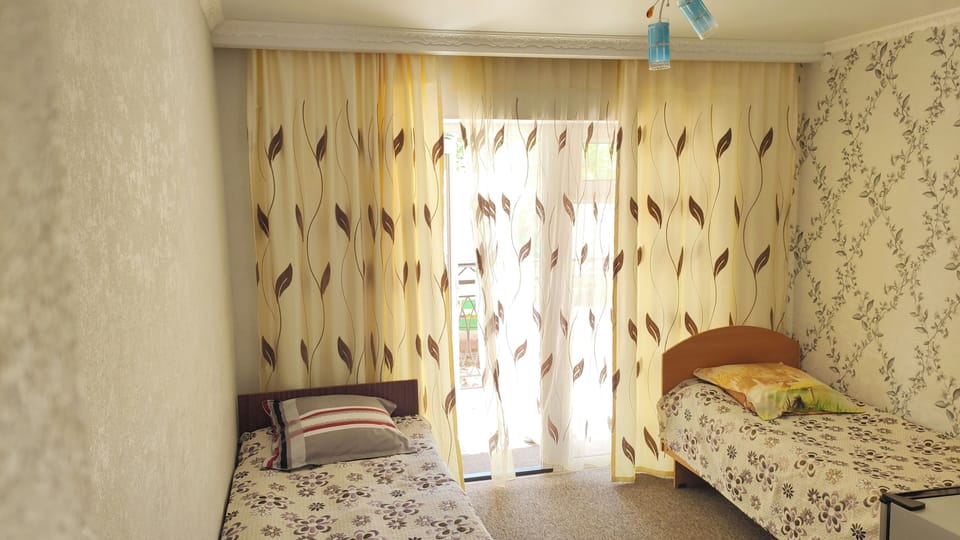 Comfort Quadruple Room | Soundproofing, WiFi (free), bed sheets