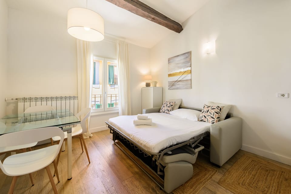 Deluxe Apartment | Living area | 40-inch flat-screen TV with digital channels