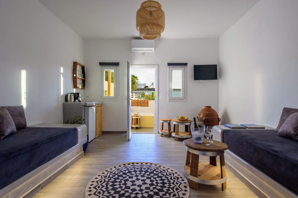 Family Suite, Hot Tub | 1 bedroom, free WiFi, bed sheets