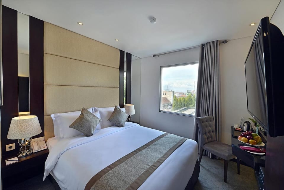 In-room safe, desk, blackout drapes, soundproofing