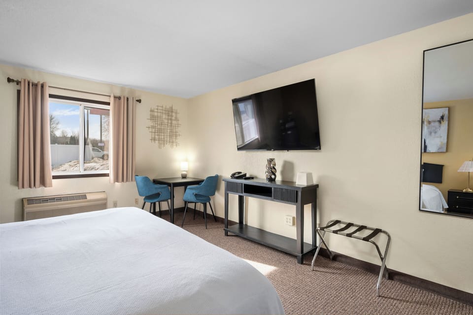 Single King Room | Desk, blackout drapes, iron/ironing board, free WiFi