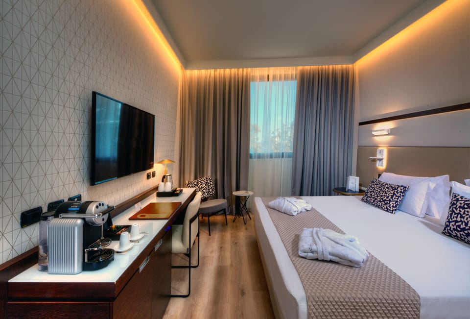 Minibar, in-room safe, individually furnished, desk