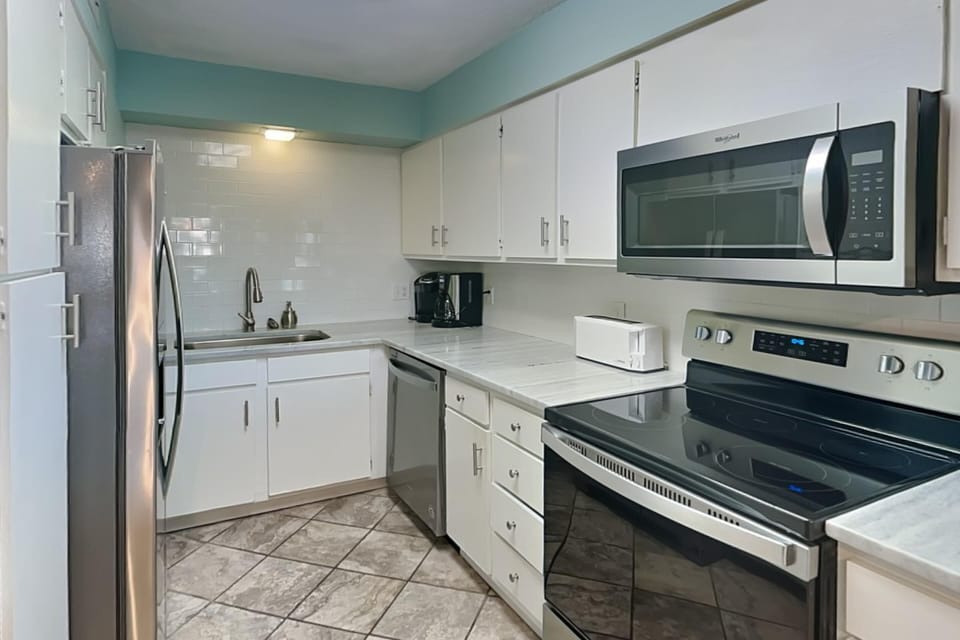 Condo, Multiple Beds, Balcony, Ocean View (#424 - No Pets) | Private kitchen | Fridge, microwave, oven, stovetop