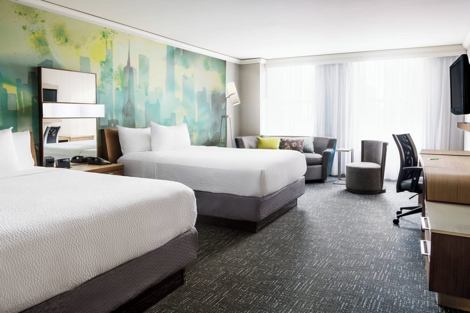 Premium bedding, in-room safe, desk, blackout drapes