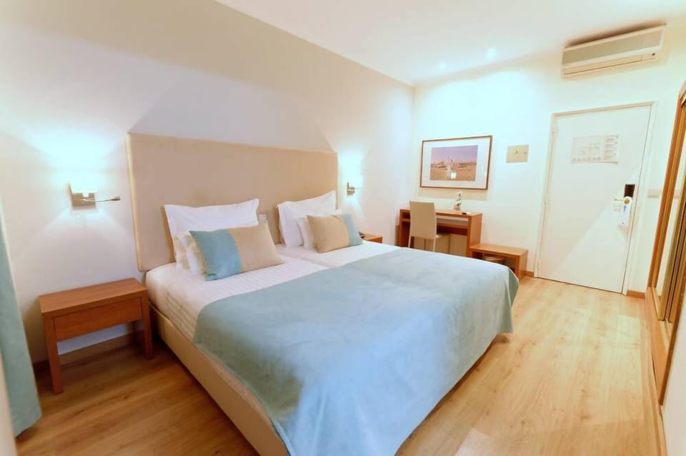 Comfort Double or Twin Room | Desk, blackout drapes, free WiFi, bed sheets