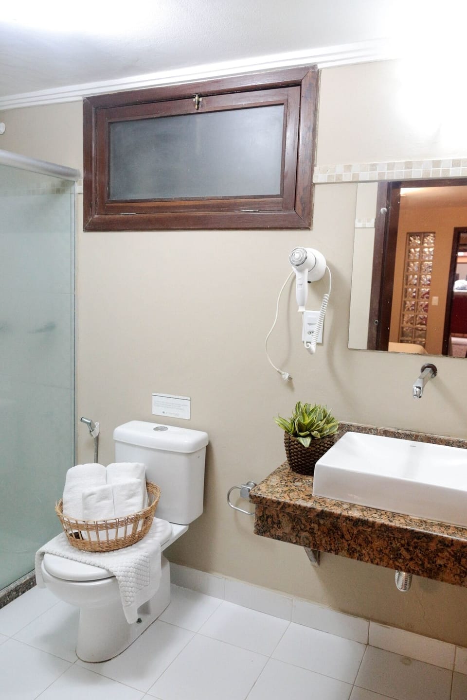 Family Room | Bathroom | Shower, hair dryer, towels