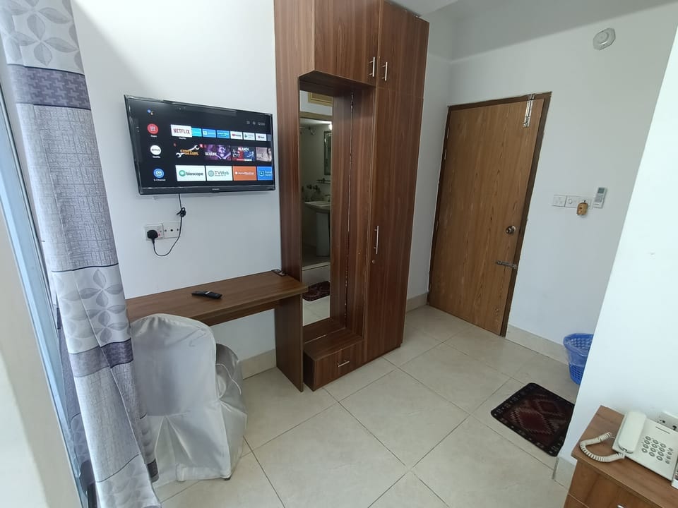 Deluxe Single Room | Desk, WiFi (free)