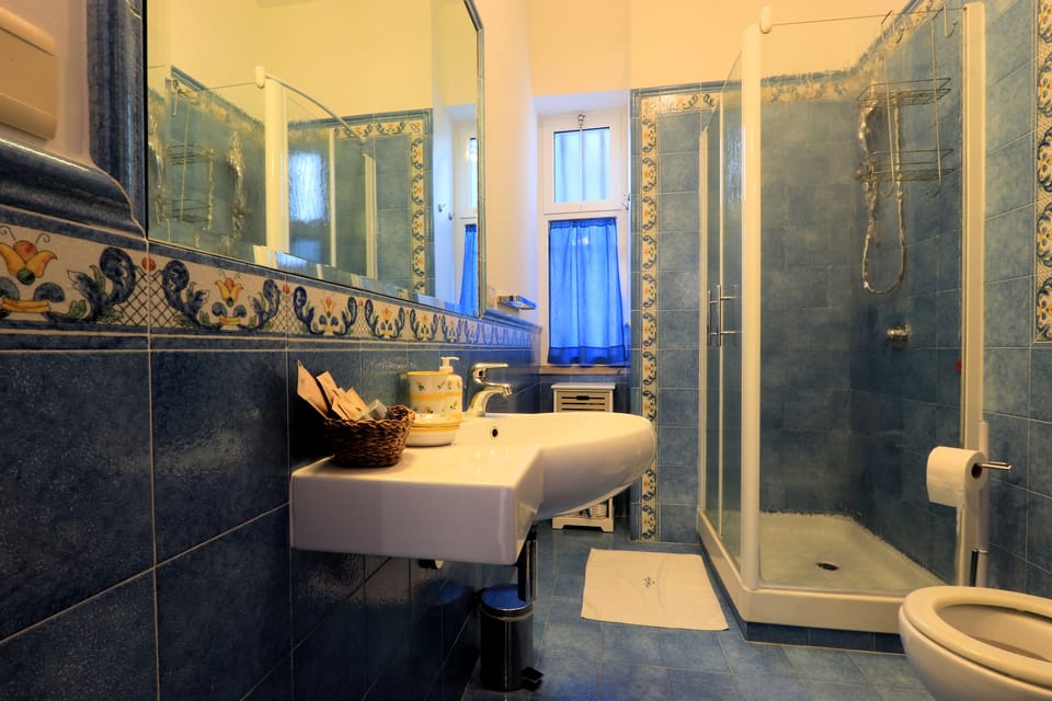 Romantic Studio Suite, Balcony, Sea View | Bathroom