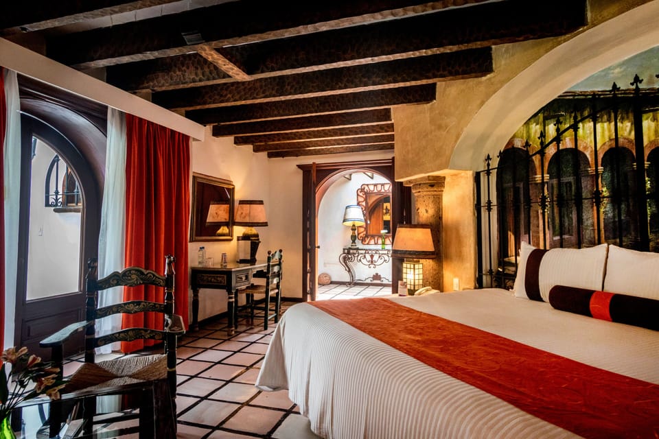 In-room safe, desk, free WiFi