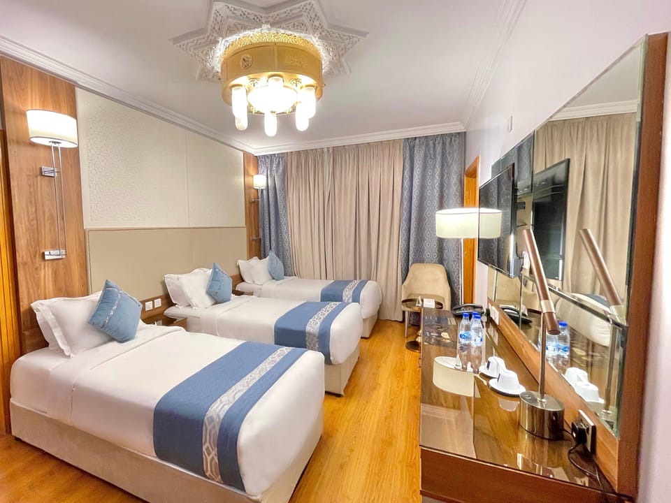 Standard Triple Room | Minibar, desk, soundproofing, WiFi (free)