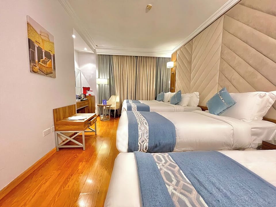 Standard Quadruple Room | Minibar, desk, soundproofing, WiFi (free)