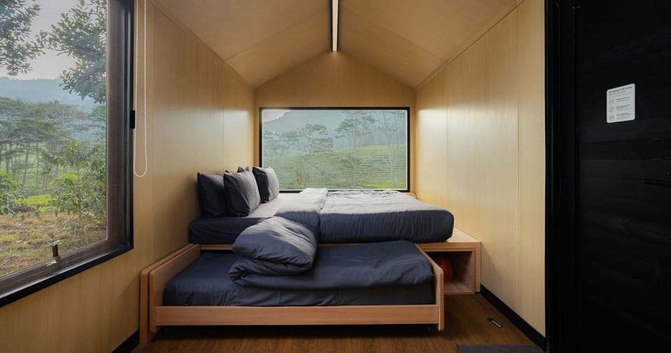 Executive Cabin | Free WiFi, bed sheets