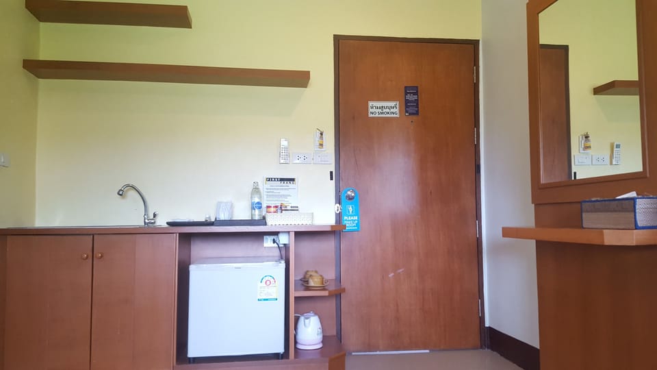 Deluxe Double Room | Mini-refrigerator