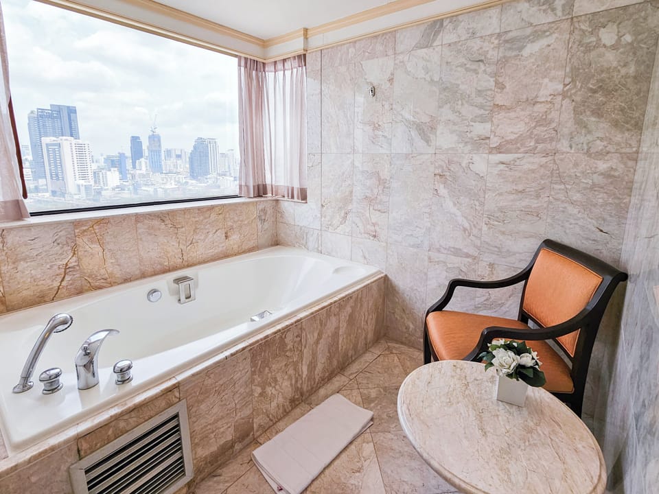 Honeymoon Room | Bathroom | Free toiletries, hair dryer, bidet, towels