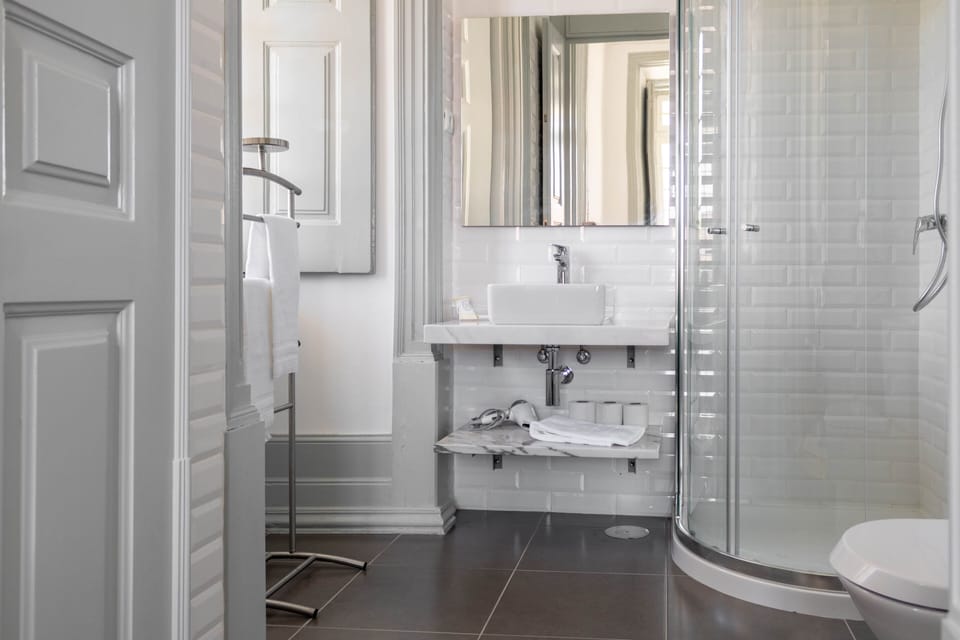 Double Room | Bathroom | Shower, designer toiletries, hair dryer, towels