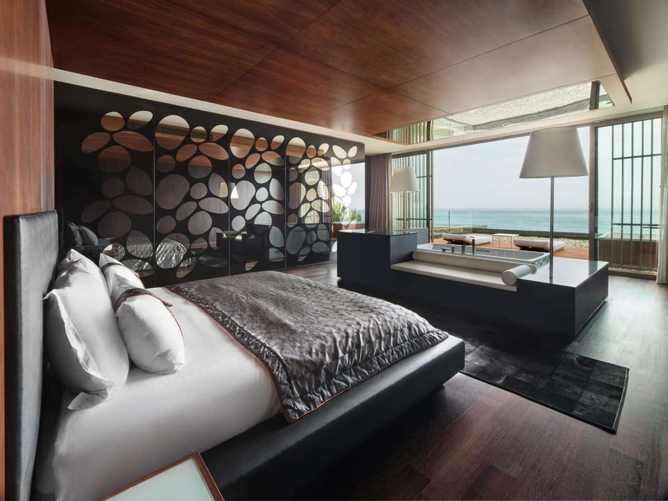 Premium bedding, free minibar, in-room safe, blackout drapes