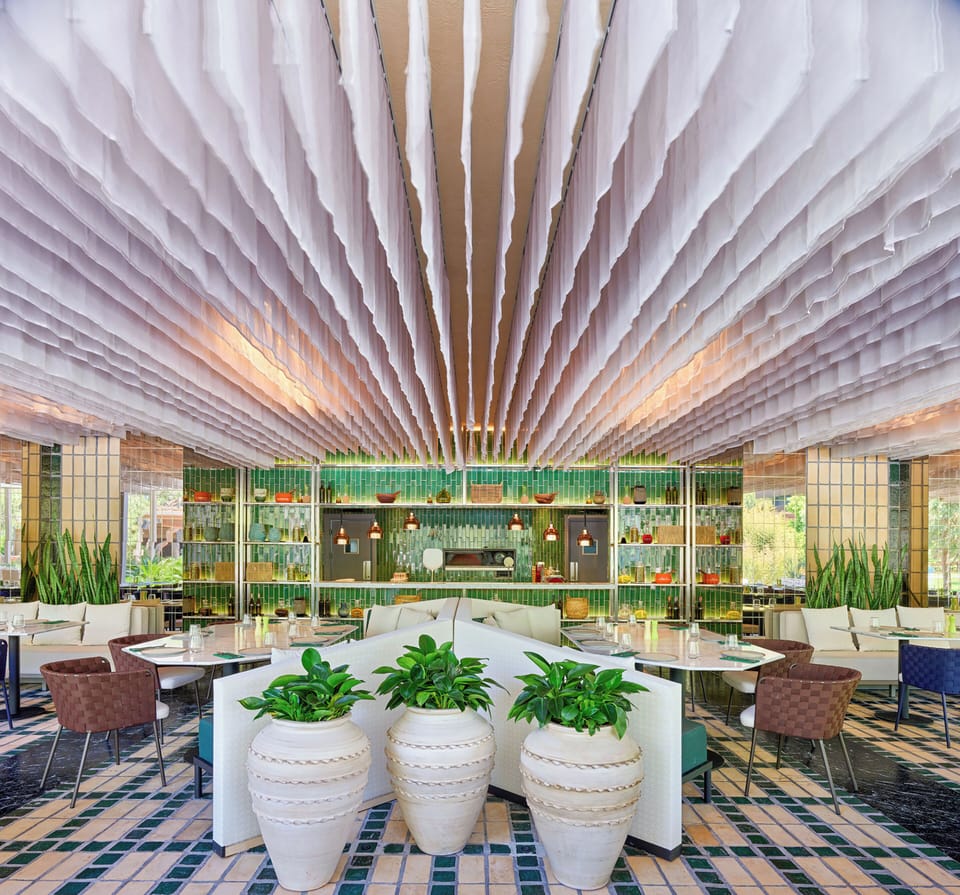 8 restaurants; lunch and dinner served